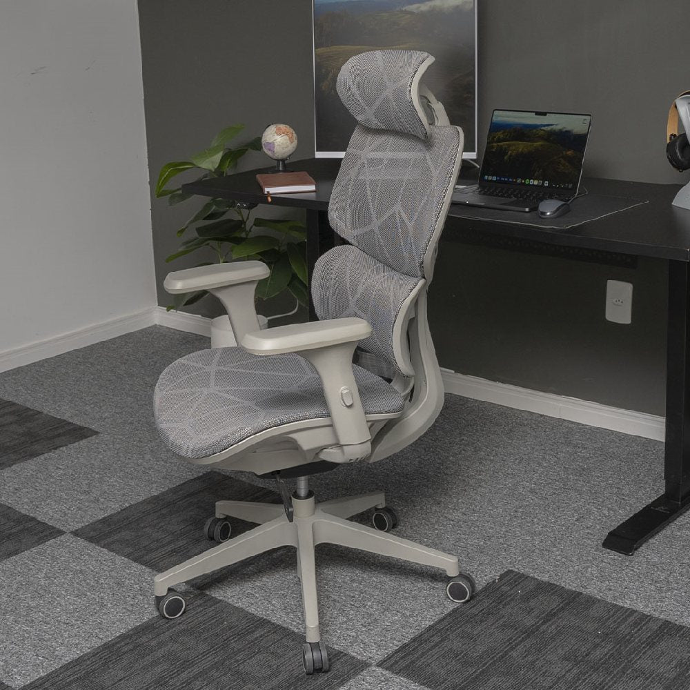 Cadeira ergonômica com encosto bipartido em malha de trabalho, ajustes de altura e orientação para conforto prolongado