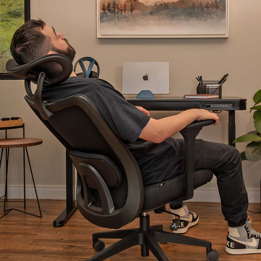 Cadeira ergonômica Astra Pro para escritório - ideal para quem busca conforto, suporte e postura correta em sessões de trabalho longas. Com ajuste de altura, apoio para os braços 4D, e suporte lombar ajustável, essa cadeira ergonômica de escritório é perfeita para aumentar a produtividade e garantir saúde no ambiente de trabalho. A escolha ideal para escritórios e home office de alto desempenho